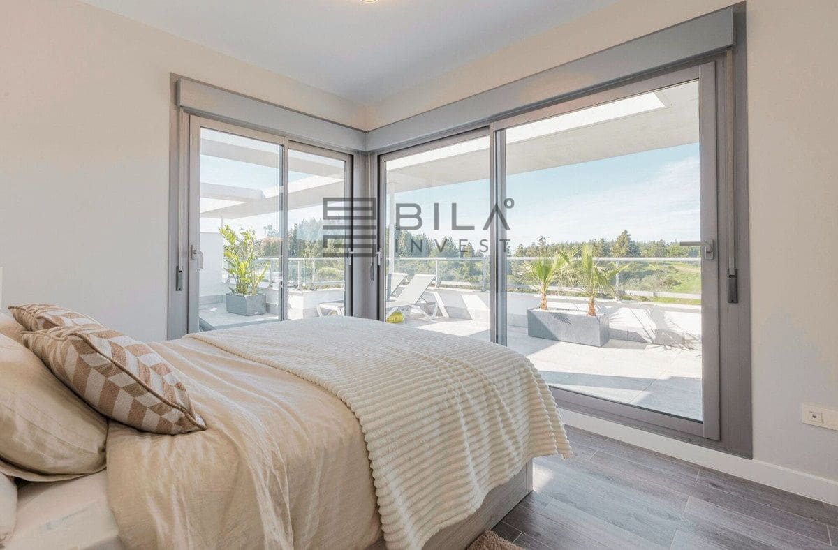 4 slaapkamer Penthouse te koop in El Chaparral met zwembad - € 1.070.000 (Ref: 9639874)