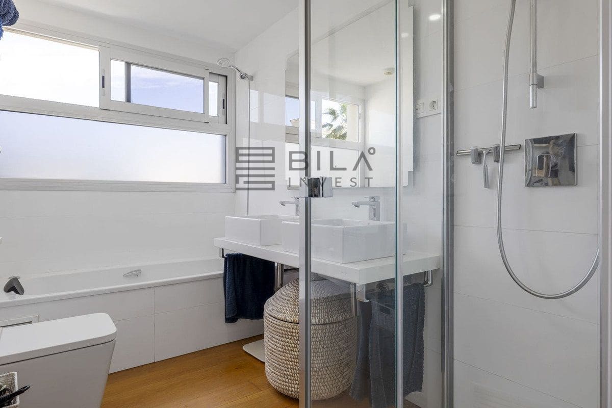 3 bedroom Flat for sale in El Chaparral with pool garage - € 649,000 (Ref: 9639877)