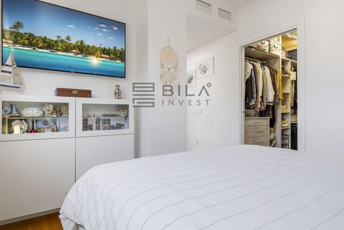 3 bedroom Flat for sale in El Chaparral with pool garage - € 649,000 (Ref: 9639877)