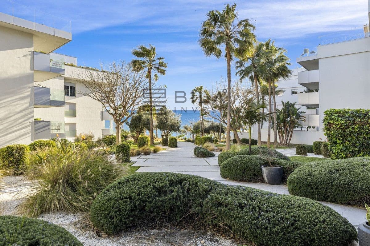 3 bedroom Flat for sale in El Chaparral with pool garage - € 649,000 (Ref: 9639877)