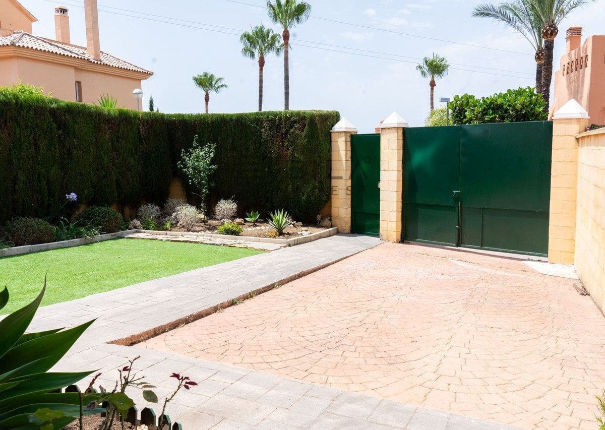 Casa de 3 habitaciones en Riviera del Sol en venta con piscina - 490.000 € (Ref: 9654061)