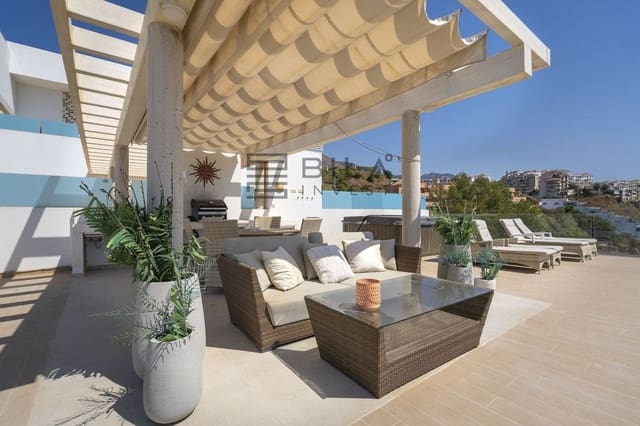 2 quarto Penthouse para venda em Carvajal, Fuengirola com piscina - 1 299 000 € (Ref: 9654416)