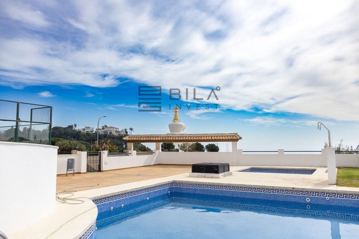 Piso de 3 habitaciones en Benalmadena Costa en venta con piscina garaje - 450.000 € (Ref: 9654417)