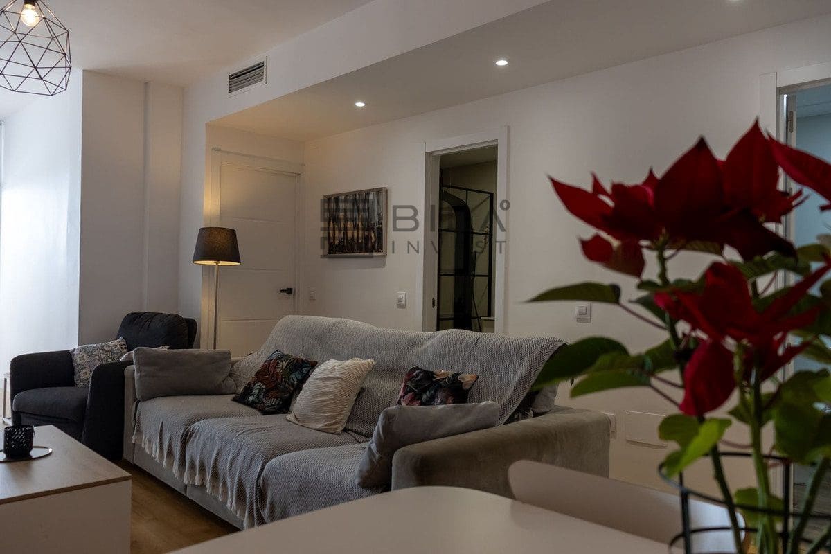 Piso de 3 habitaciones en Benalmadena Costa en venta con piscina garaje - 450.000 € (Ref: 9654417)