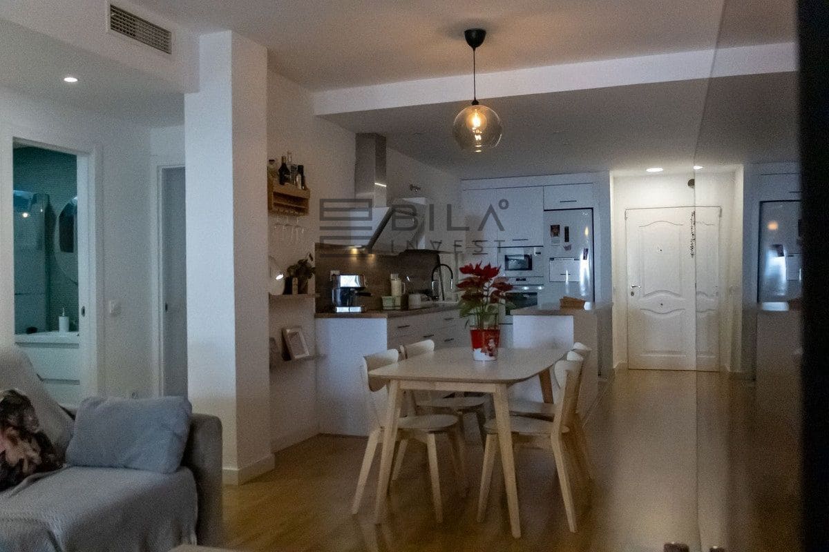 Piso de 3 habitaciones en Benalmadena Costa en venta con piscina garaje - 450.000 € (Ref: 9654417)