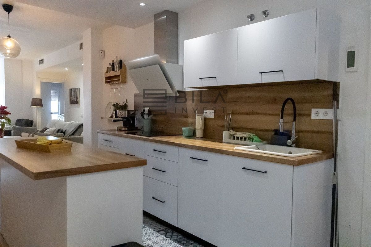 Piso de 3 habitaciones en Benalmadena Costa en venta con piscina garaje - 450.000 € (Ref: 9654417)