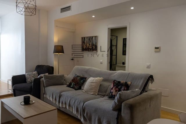 Piso de 3 habitaciones en Benalmadena Costa, Benalmádena en venta con piscina garaje - 450.000 € (Ref: 9654417)