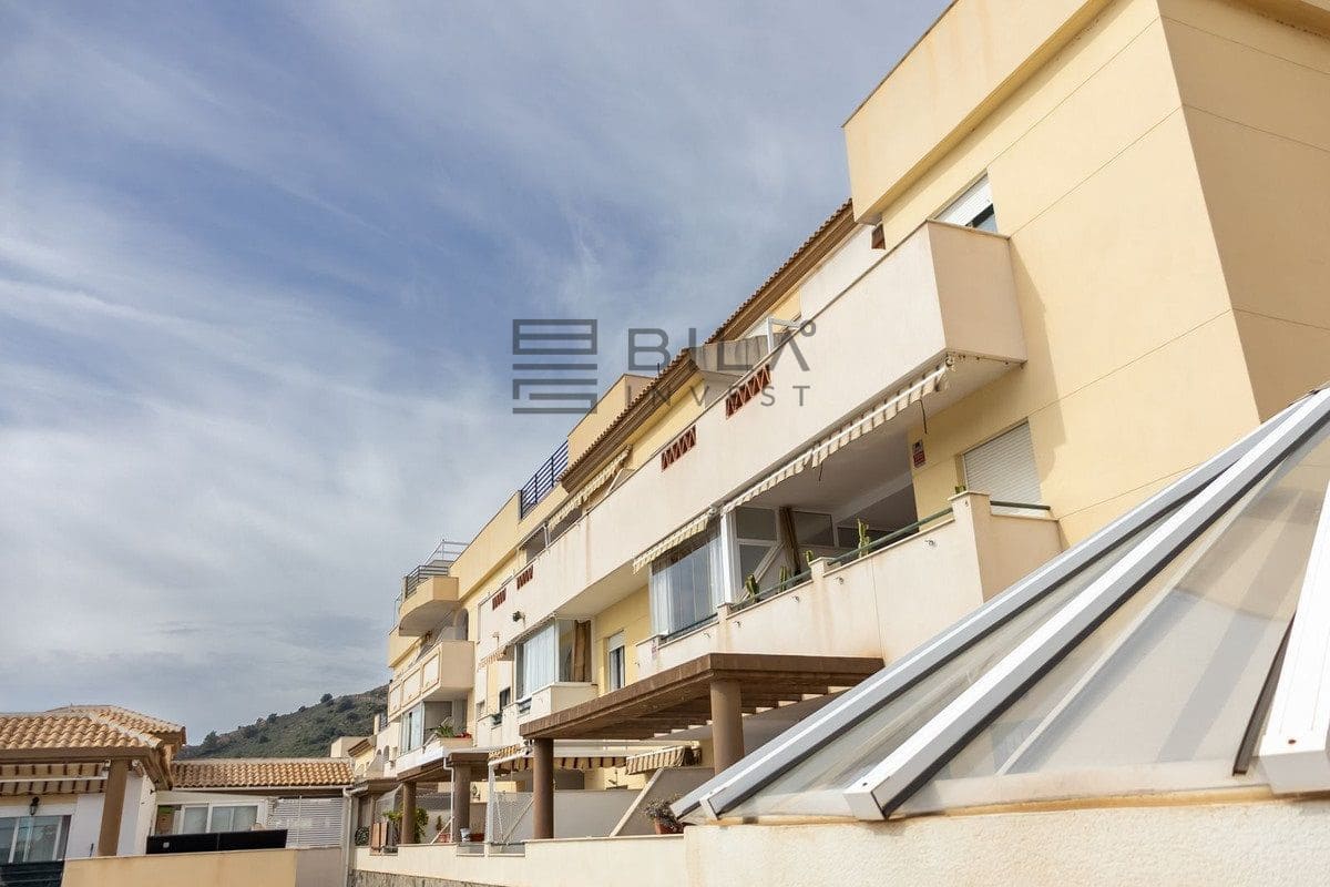 Piso de 3 habitaciones en Benalmadena Costa en venta con piscina garaje - 450.000 € (Ref: 9654417)