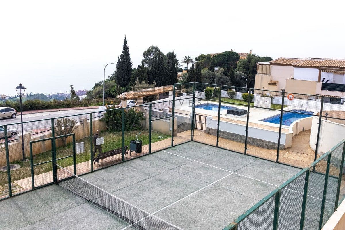 Piso de 3 habitaciones en Benalmadena Costa en venta con piscina garaje - 450.000 € (Ref: 9654417)
