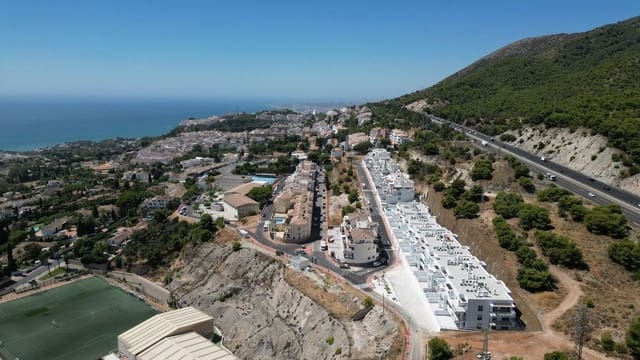 2 slaapkamer Flat te koop in Benalmádena pueblo, Benalmádena met zwembad garage - € 399.950 (Ref: 9665712)