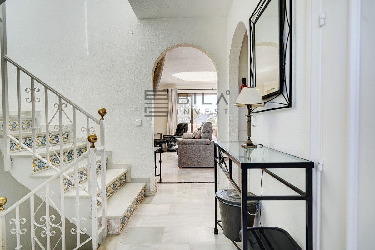 2 bedroom Penthouse for sale in Calahonda with pool - € 330,000 (Ref: 9669863)