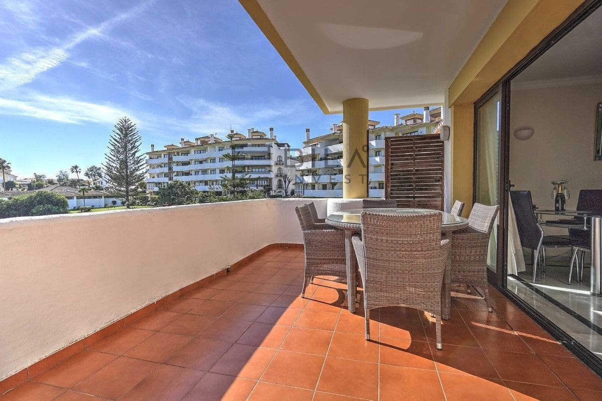2 bedroom Penthouse for sale in Calahonda with pool - € 330,000 (Ref: 9669863)