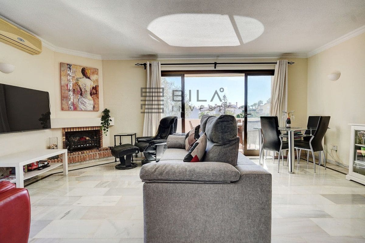 2 bedroom Penthouse for sale in Calahonda with pool - € 330,000 (Ref: 9669863)