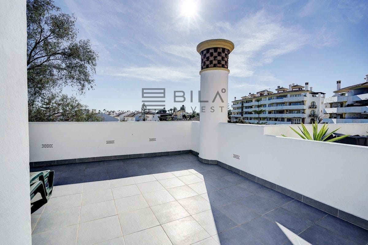 2 bedroom Penthouse for sale in Calahonda with pool - € 330,000 (Ref: 9669863)