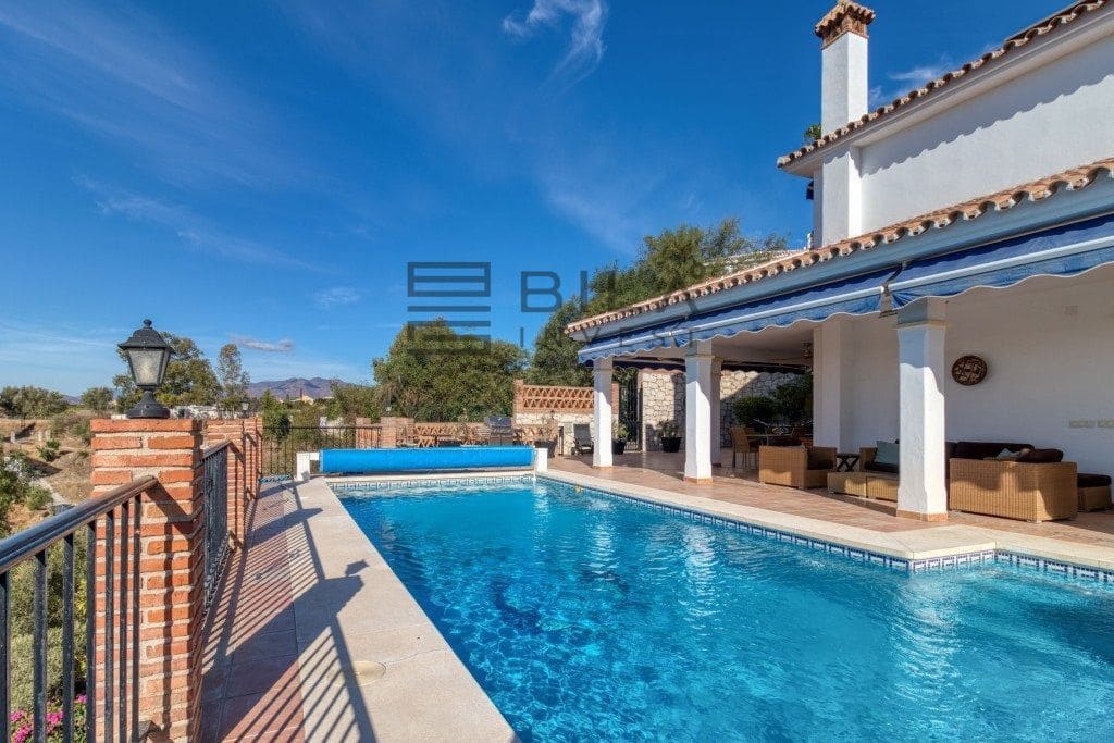 4 chambre Villa/Maison à vendre à Mijas avec piscine garage - 1 395 000 € (Ref: 9669867)