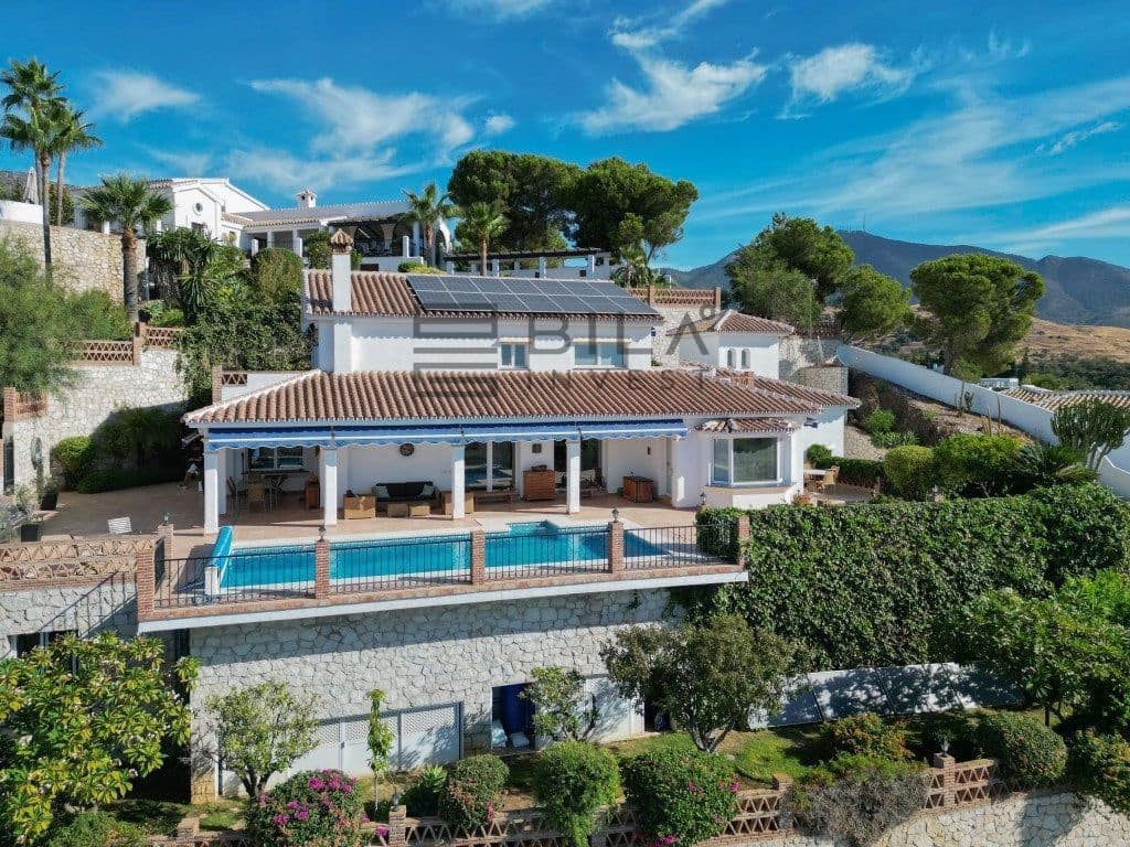 4 chambre Villa/Maison à vendre à Mijas avec piscine garage - 1 395 000 € (Ref: 9669867)