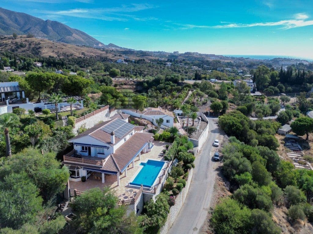 4 chambre Villa/Maison à vendre à Mijas avec piscine garage - 1 395 000 € (Ref: 9669867)