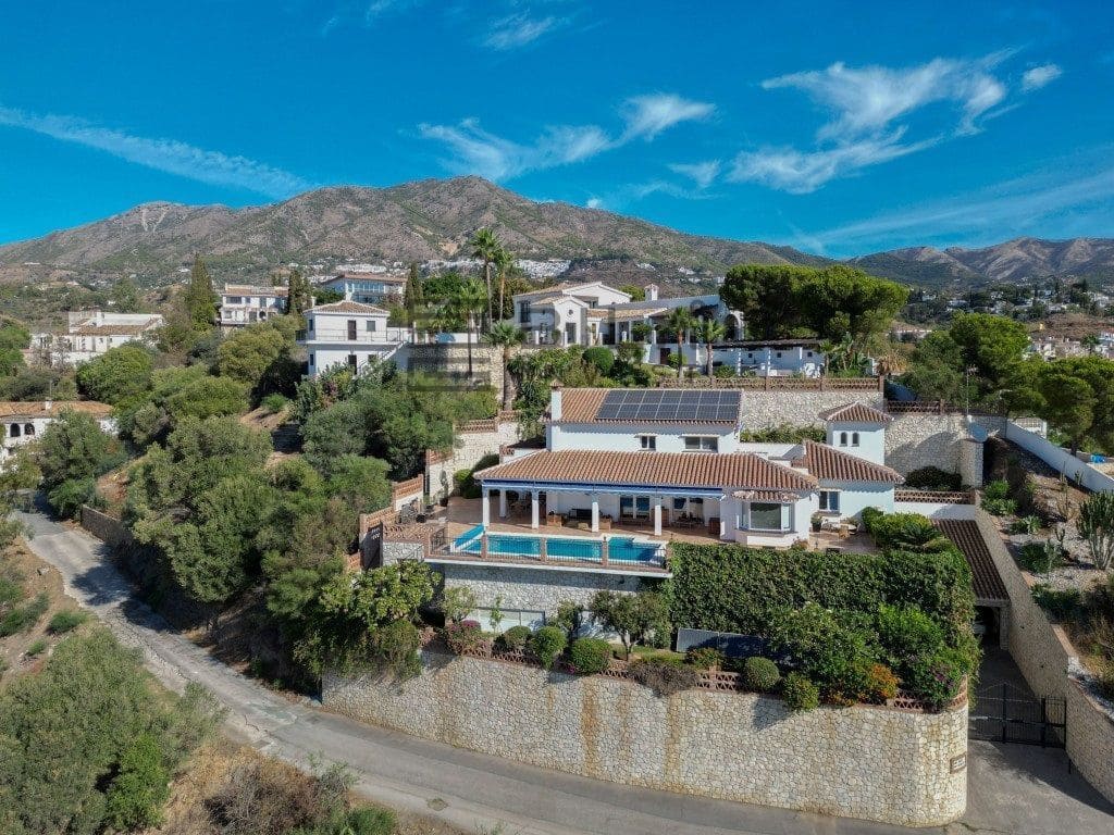 4 chambre Villa/Maison à vendre à Mijas avec piscine garage - 1 395 000 € (Ref: 9669867)