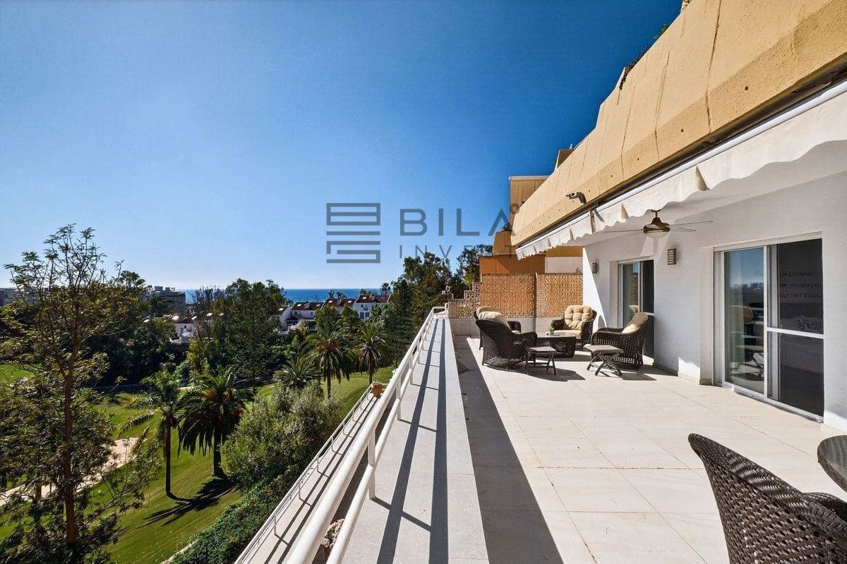 3 slaapkamer Flat te koop in Torrequebrada met zwembad garage - € 689.000 (Ref: 9672406)