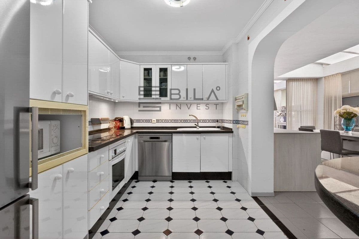 3 slaapkamer Flat te koop in Torrequebrada met zwembad garage - € 689.000 (Ref: 9672406)