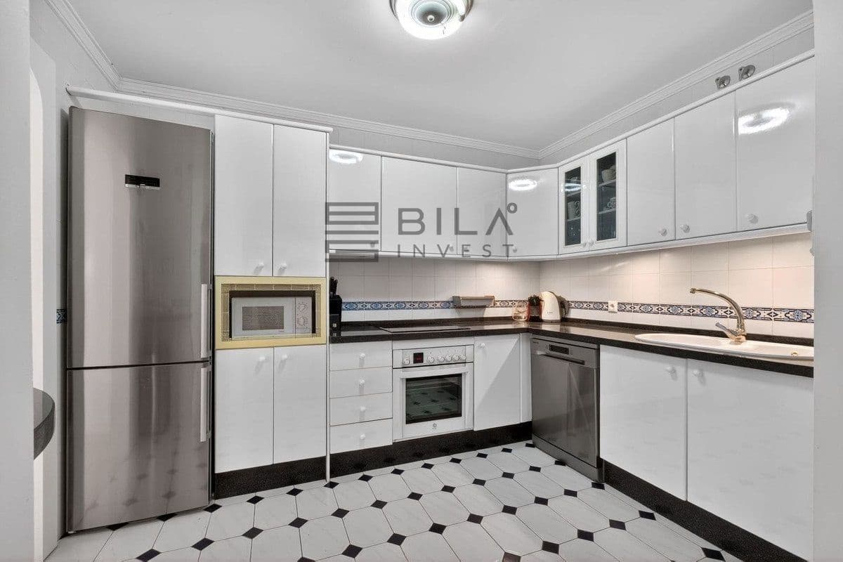 3 slaapkamer Flat te koop in Torrequebrada met zwembad garage - € 689.000 (Ref: 9672406)