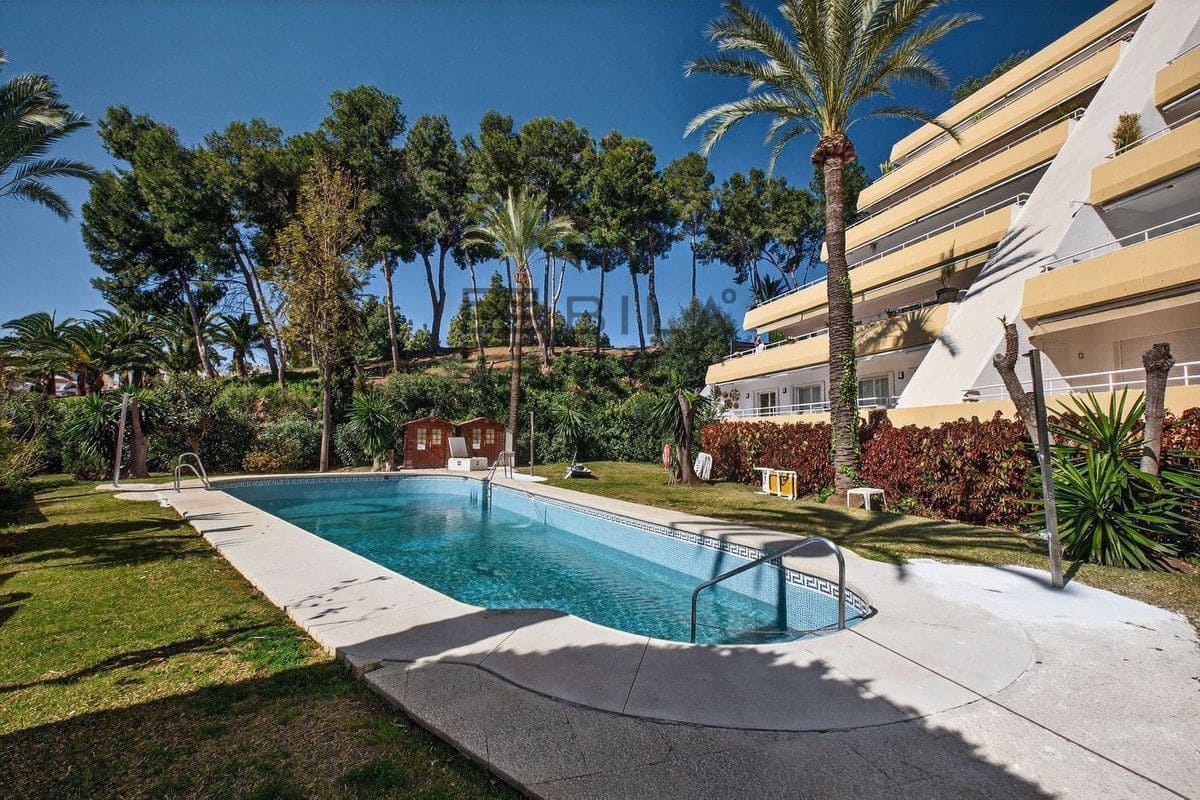 3 slaapkamer Flat te koop in Torrequebrada met zwembad garage - € 689.000 (Ref: 9672406)