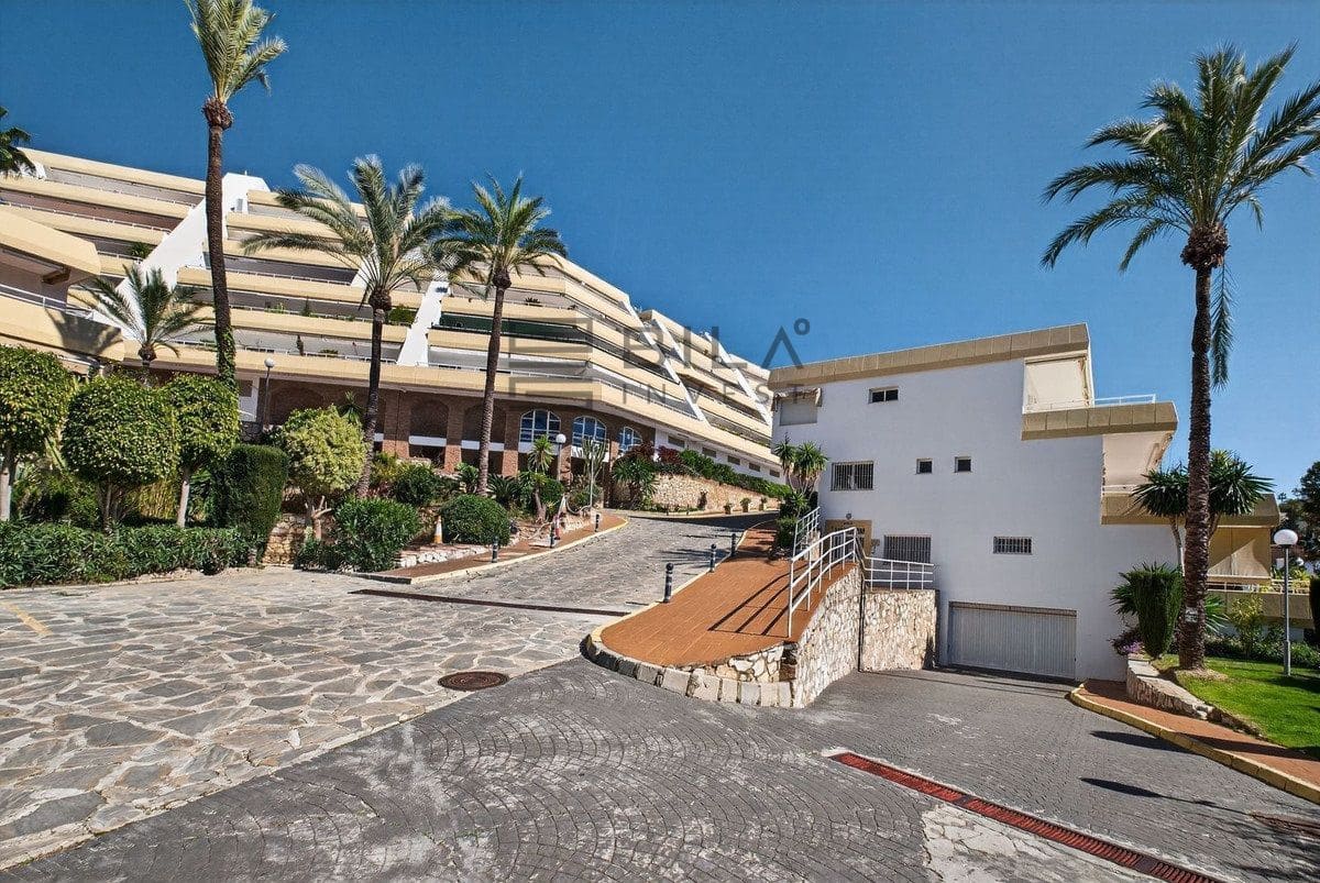 3 slaapkamer Flat te koop in Torrequebrada met zwembad garage - € 689.000 (Ref: 9672406)