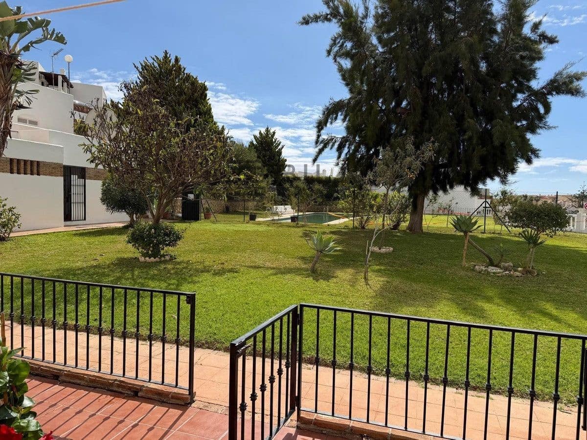 Piso de 2 habitaciones en Torrequebrada en venta con piscina garaje - 350.000 € (Ref: 9672409)