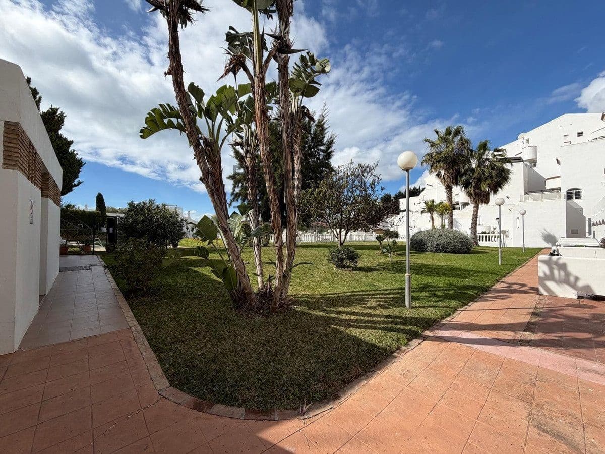 Piso de 2 habitaciones en Torrequebrada en venta con piscina garaje - 350.000 € (Ref: 9672409)