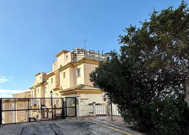 Piso de 2 habitaciones en Benalmadena Costa, Benalmádena en venta con piscina - 350.000 € (Ref: 9672410)