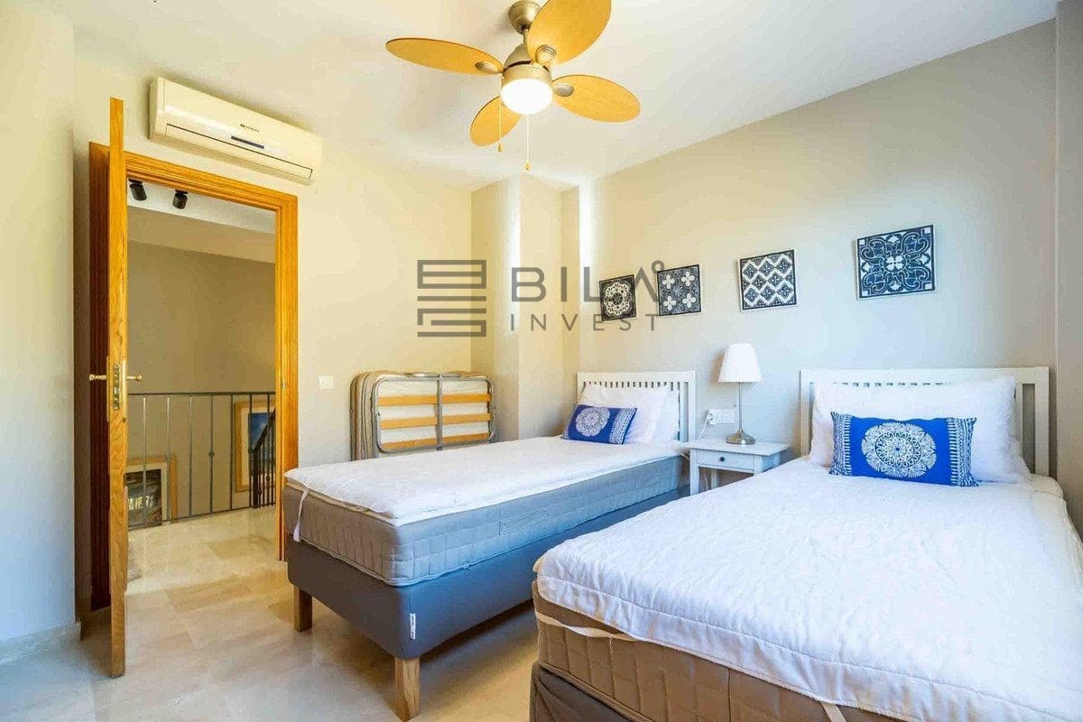 3 makuuhuone Huvila myytävänä paikassa Mijas mukana uima-altaan 
autotalli - 550 000 € (Ref: 9679061)