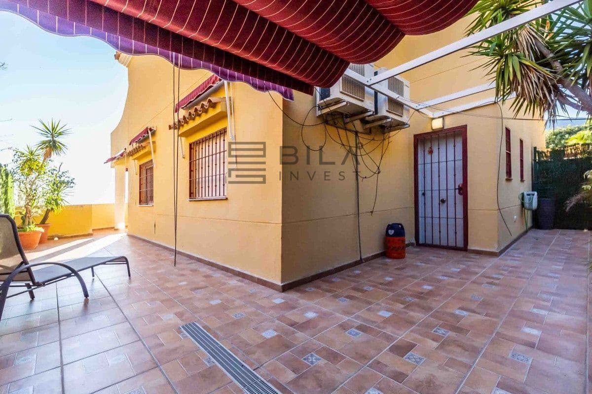 3 makuuhuone Huvila myytävänä paikassa Mijas mukana uima-altaan 
autotalli - 550 000 € (Ref: 9679061)