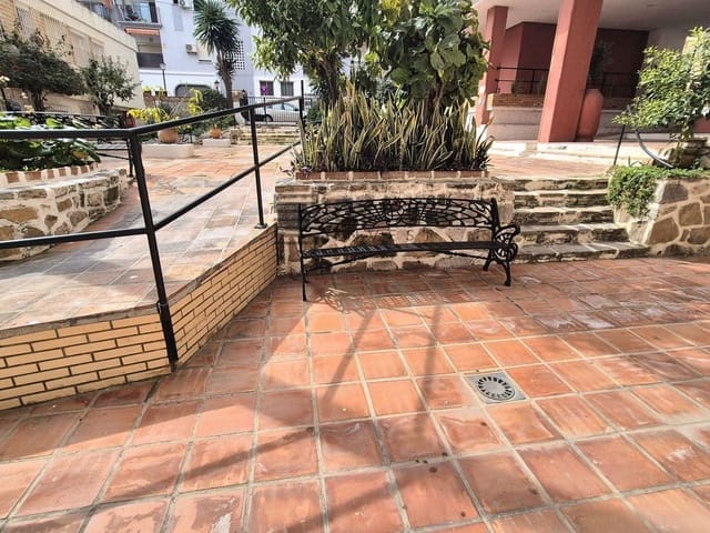 2 makuuhuone Asunto myytävänä paikassa Los Boliches , Fuengirola mukana 
autotalli - 290 000 € (Ref: 9679062)