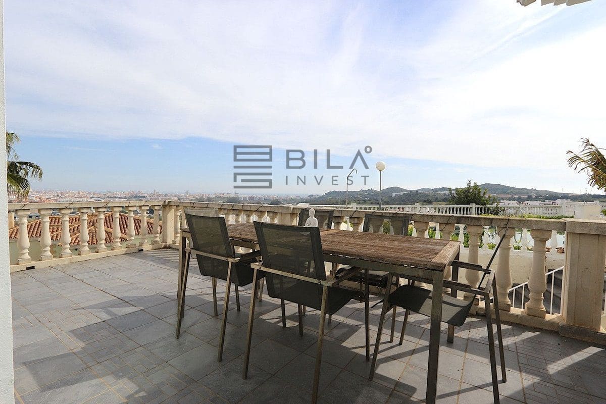 3 soverom Villa til salgs i Cerro del Aguila med svømmebasseng garasje - € 680 000 (Ref: 9679063)