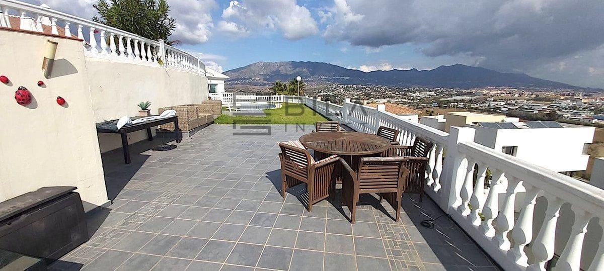 3 soverom Villa til salgs i Cerro del Aguila med svømmebasseng garasje - € 680 000 (Ref: 9679063)