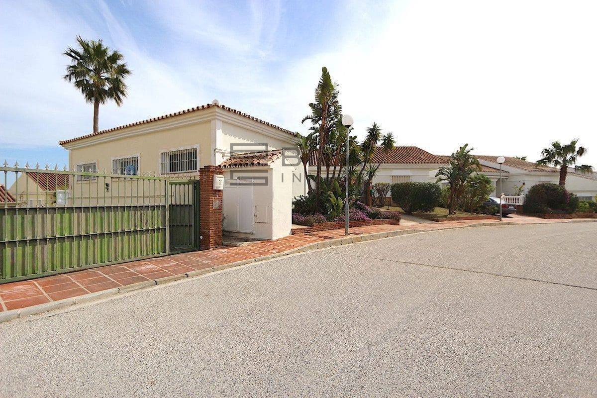 3 soverom Villa til salgs i Cerro del Aguila med svømmebasseng garasje - € 680 000 (Ref: 9679063)