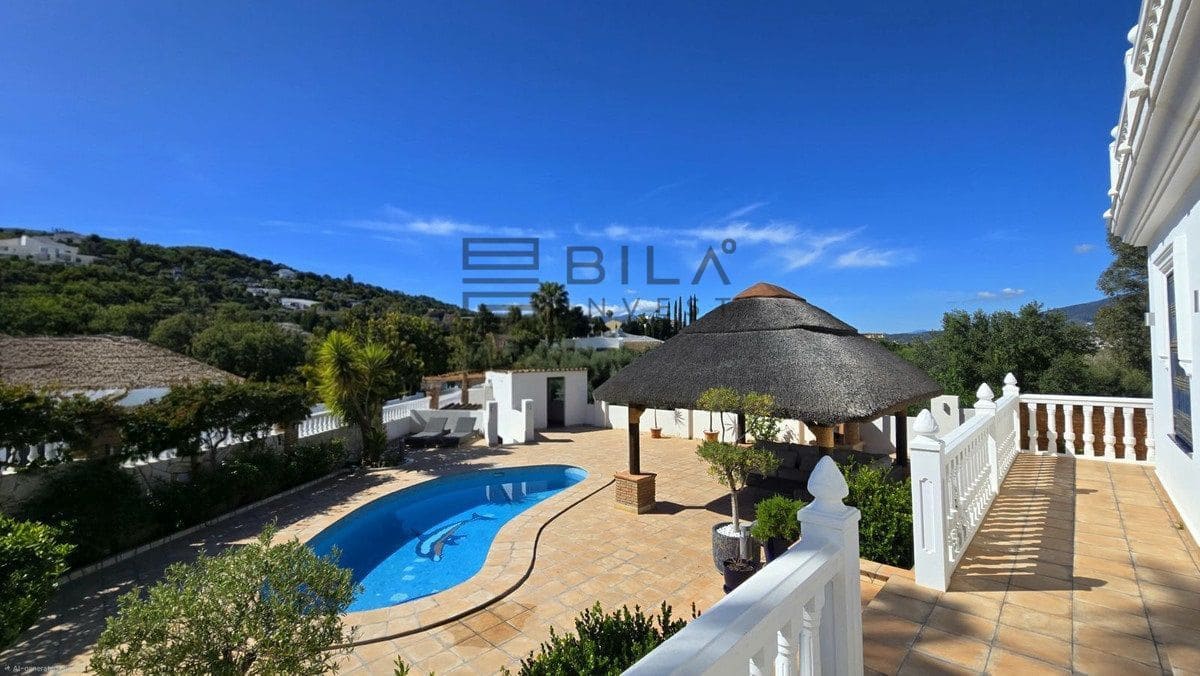 Chalet de 4 habitaciones en Cerro del Aguila en venta con piscina garaje - 995.000 € (Ref: 9683246)