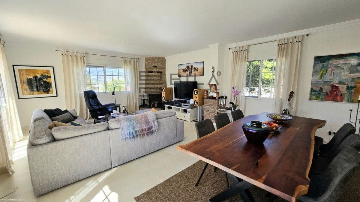 Chalet de 4 habitaciones en Cerro del Aguila en venta con piscina garaje - 995.000 € (Ref: 9683246)