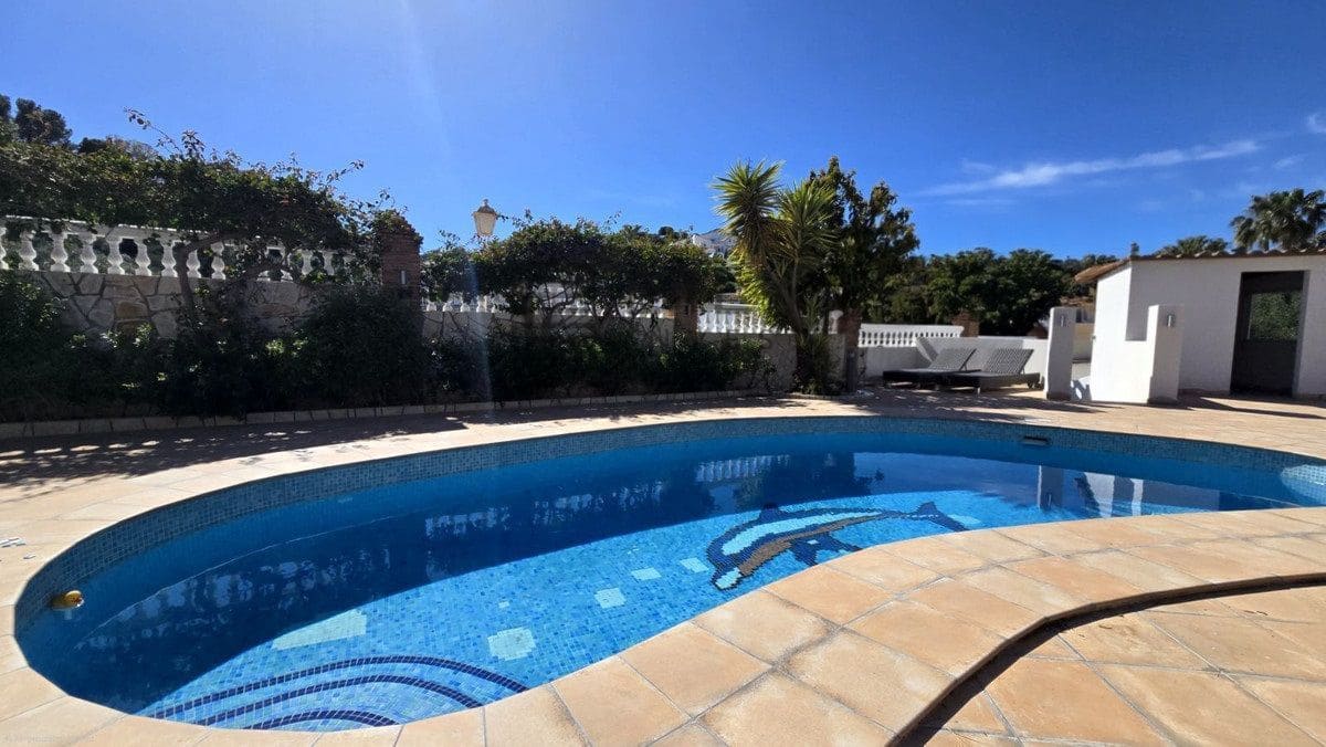 Chalet de 4 habitaciones en Cerro del Aguila en venta con piscina garaje - 995.000 € (Ref: 9683246)