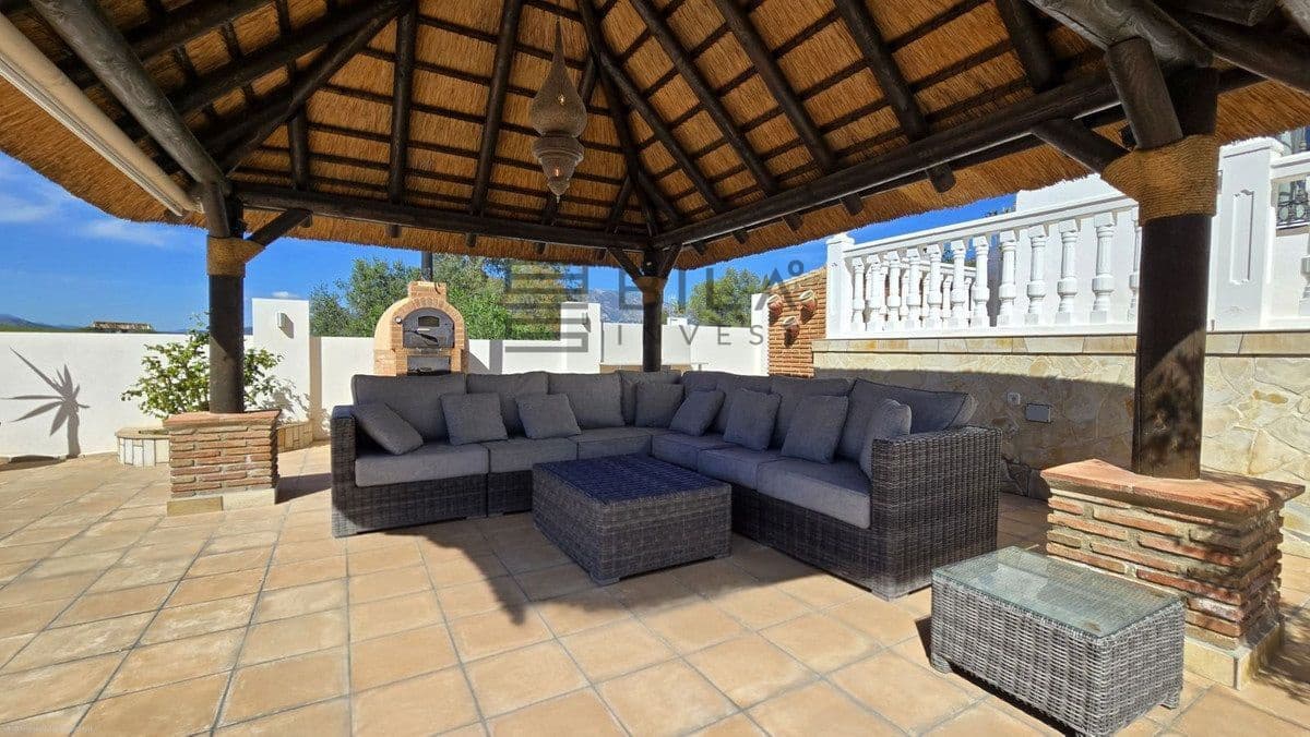 Chalet de 4 habitaciones en Cerro del Aguila en venta con piscina garaje - 995.000 € (Ref: 9683246)