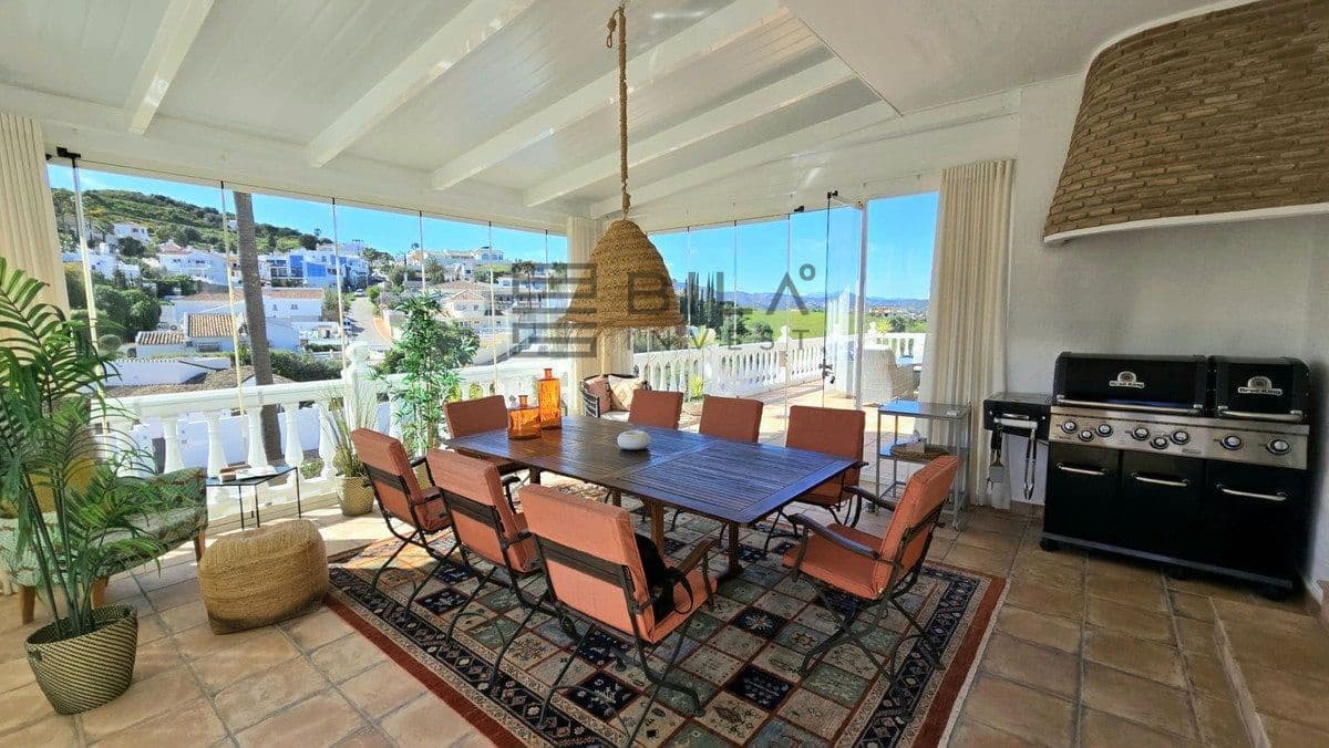 Chalet de 4 habitaciones en Cerro del Aguila en venta con piscina garaje - 995.000 € (Ref: 9683246)