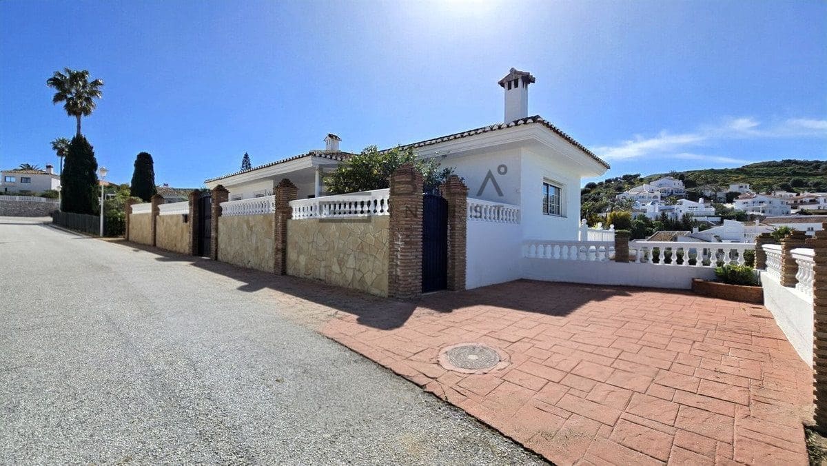 Chalet de 4 habitaciones en Cerro del Aguila en venta con piscina garaje - 995.000 € (Ref: 9683246)