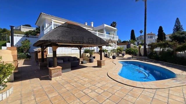 Chalet de 4 habitaciones en Cerro del Aguila, Mijas en venta con piscina garaje - 995.000 € (Ref: 9683246)