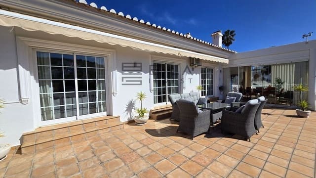 Chalet de 4 habitaciones en Cerro del Aguila, Mijas en venta con piscina garaje - 995.000 € (Ref: 9683246)