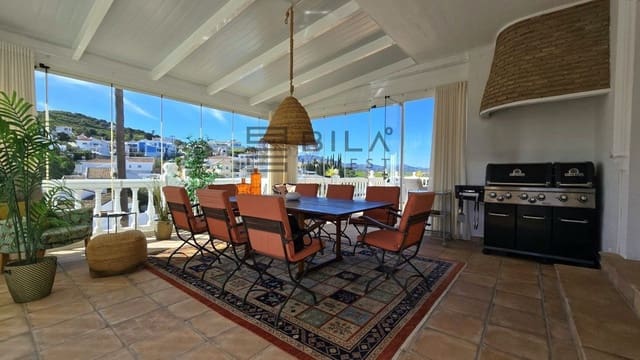 Chalet de 4 habitaciones en Cerro del Aguila, Mijas en venta con piscina garaje - 995.000 € (Ref: 9683246)