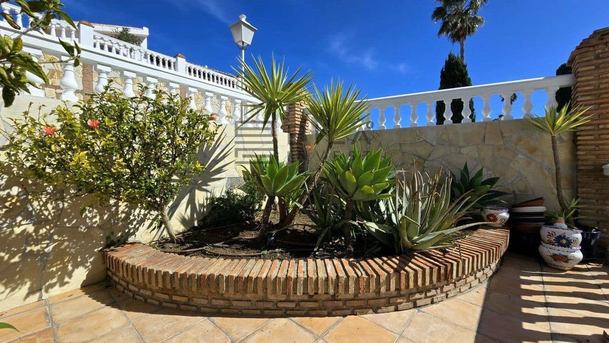 Chalet de 4 habitaciones en Cerro del Aguila en venta con piscina garaje - 995.000 € (Ref: 9683246)