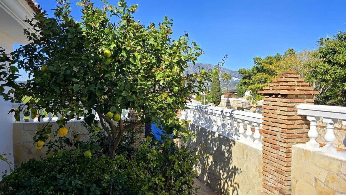 Chalet de 4 habitaciones en Cerro del Aguila en venta con piscina garaje - 995.000 € (Ref: 9683246)