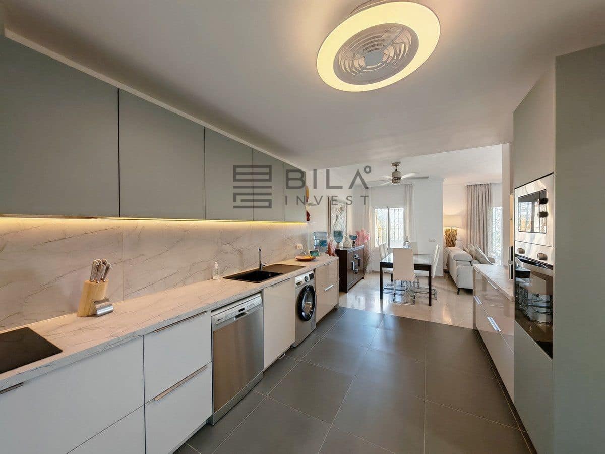 4 makuuhuone Omakotitalo myytävänä paikassa Riviera del Sol mukana uima-altaan 
autotalli - 649 000 € (Ref: 9683248)