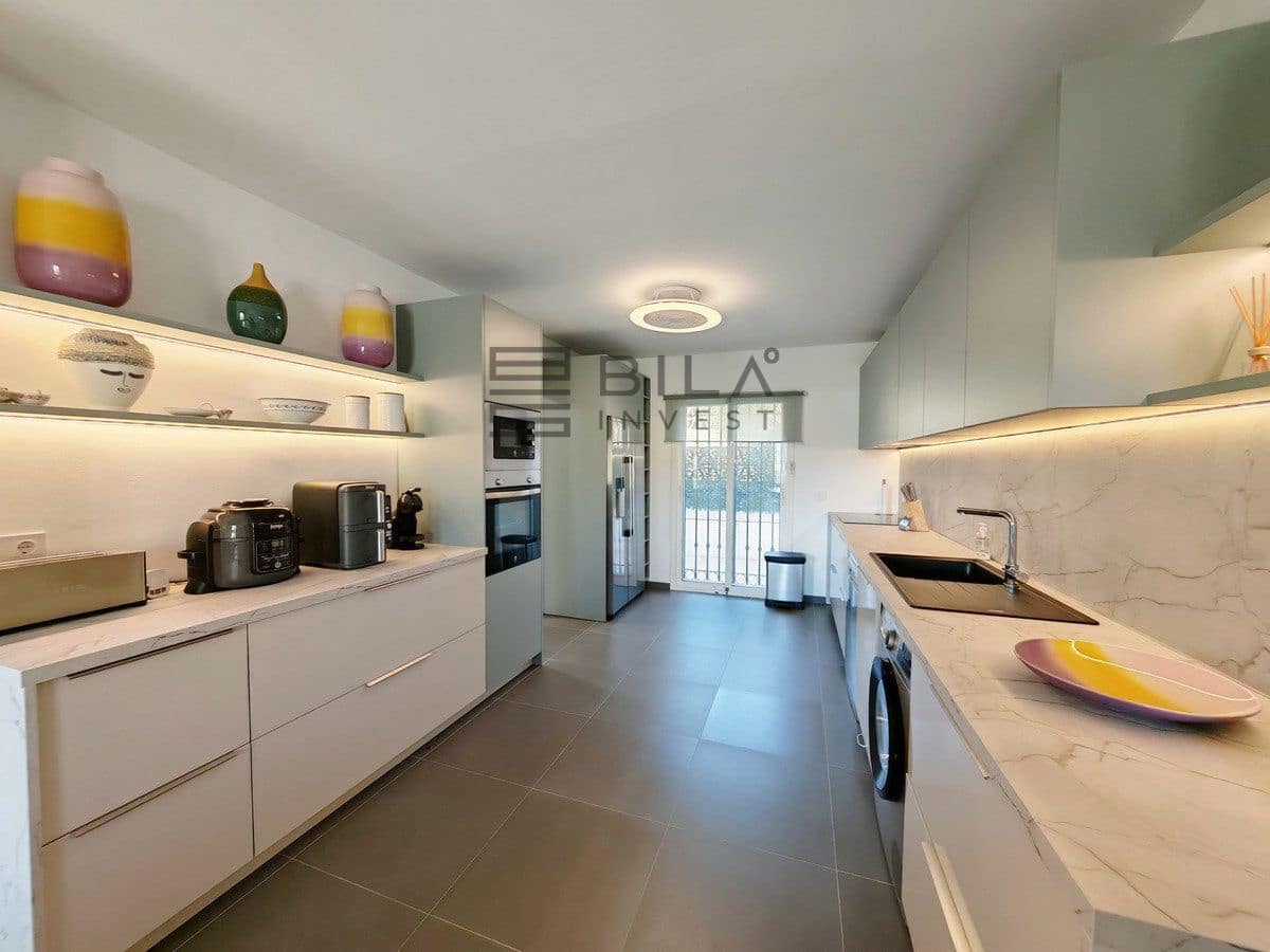 4 makuuhuone Omakotitalo myytävänä paikassa Riviera del Sol mukana uima-altaan 
autotalli - 649 000 € (Ref: 9683248)