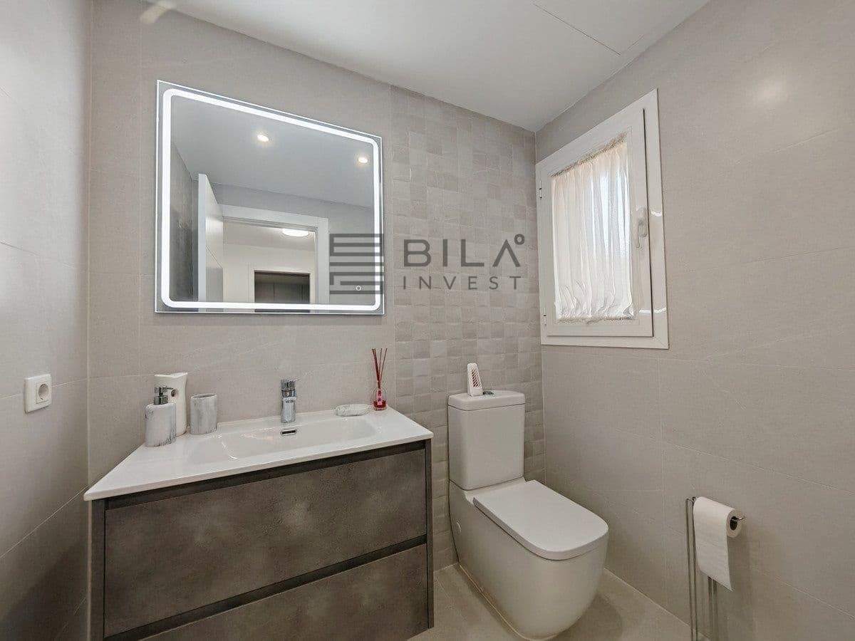 4 makuuhuone Omakotitalo myytävänä paikassa Riviera del Sol mukana uima-altaan 
autotalli - 649 000 € (Ref: 9683248)